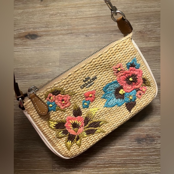 New Coach Nolita 19 with Floral Embroidery in Straw & Smooth Leather - Picture 4 of 10